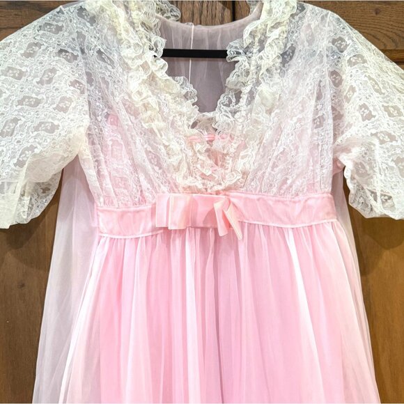 size SM S/M Vintage Sheer Pink Nightgown Robe Piegnoir set Lace trim, Puff Sleev - Picture 7 of 15
